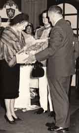 Vivien Leigh accepting a gift of orchids from Norman McVicker at Pocket Playhouse, 1961.